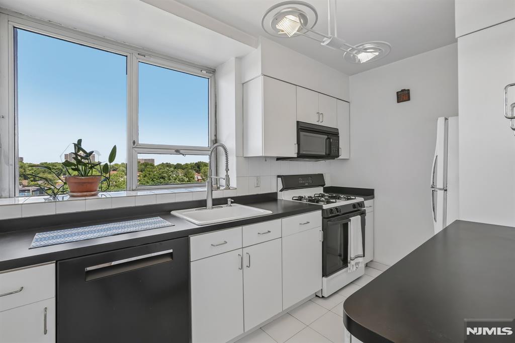 3 Horizon Road, Unit 1021 Fort Lee, NJ 07024 - Photo 11 of 20