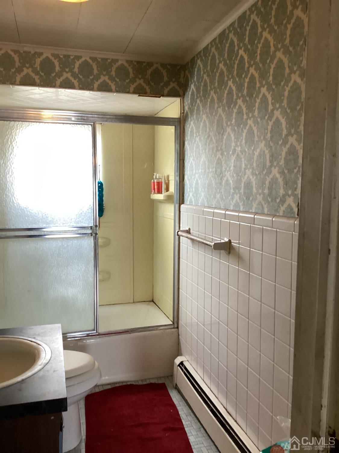 39 Silver Lake Avenue Edison, NJ 08817 - Photo 11 of 20 a bathroom with a sink and a mirror