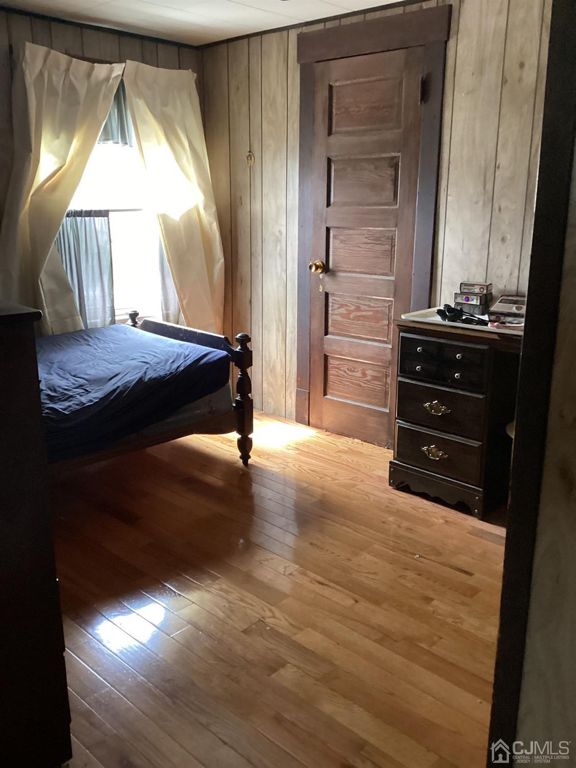 39 Silver Lake Avenue Edison, NJ 08817 - Photo 13 of 20 a bedroom with a bed and a dresser