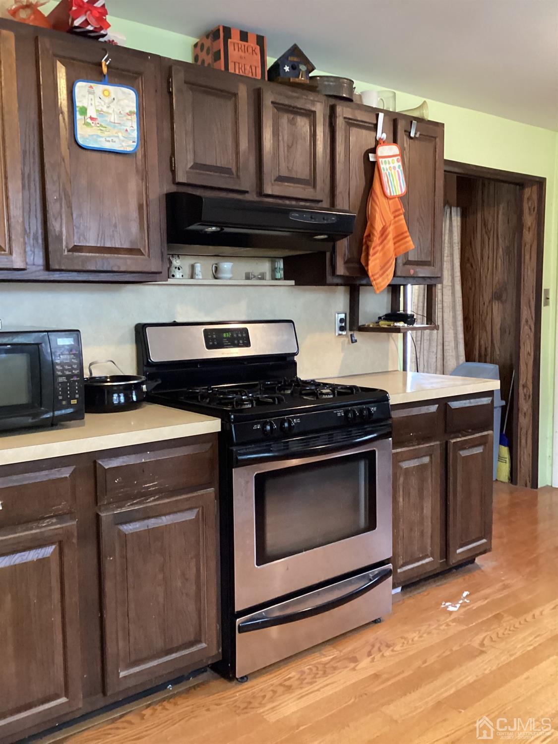 39 Silver Lake Avenue Edison, NJ 08817 - Photo 4 of 20 a kitchen with stainless steel appliances granite countertop a stove and a microwave