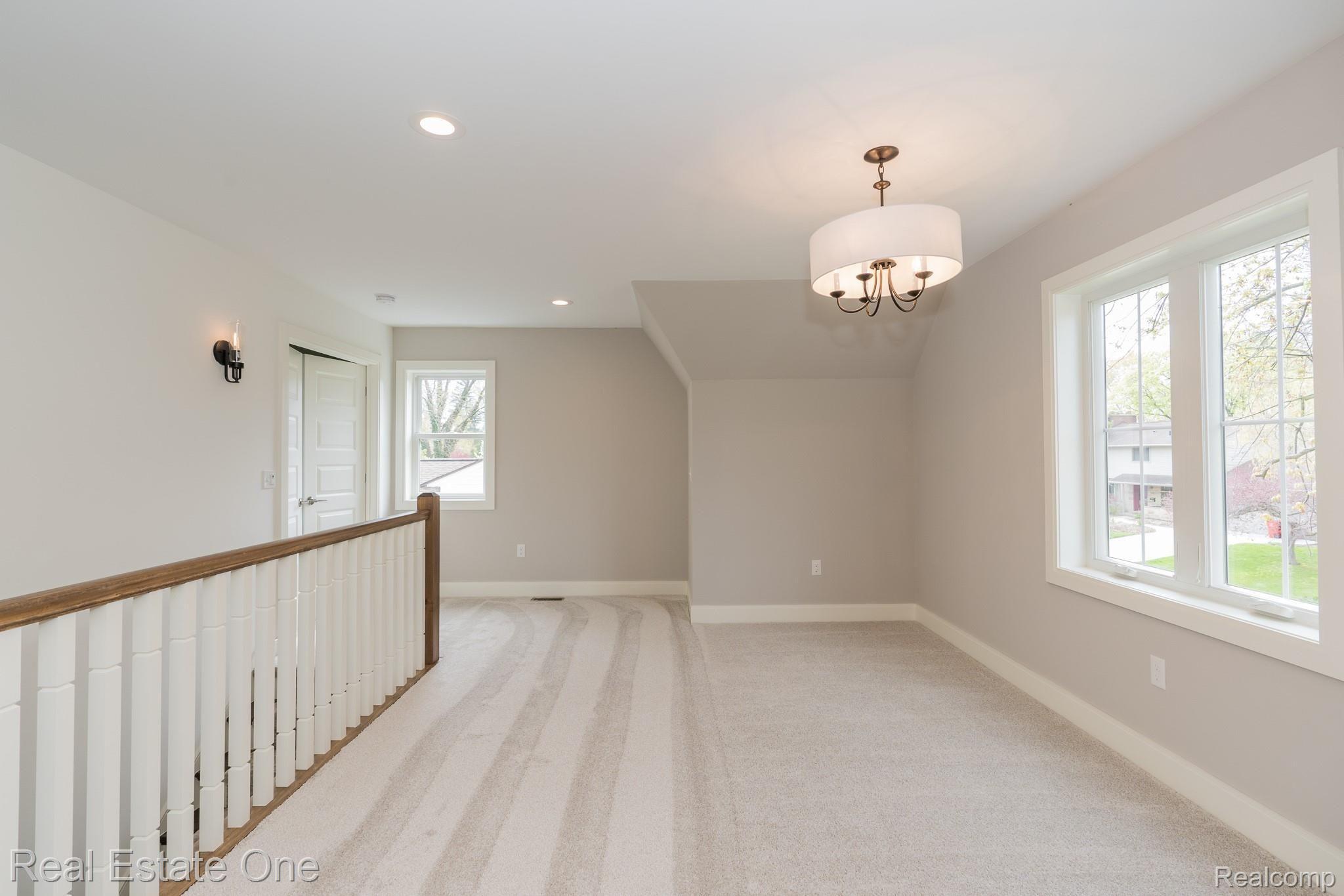 301 Charles Road Rochester, MI 48307 - Photo 29 of 37 Upper Loft