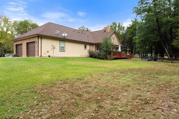 a front view of house with yard and garage