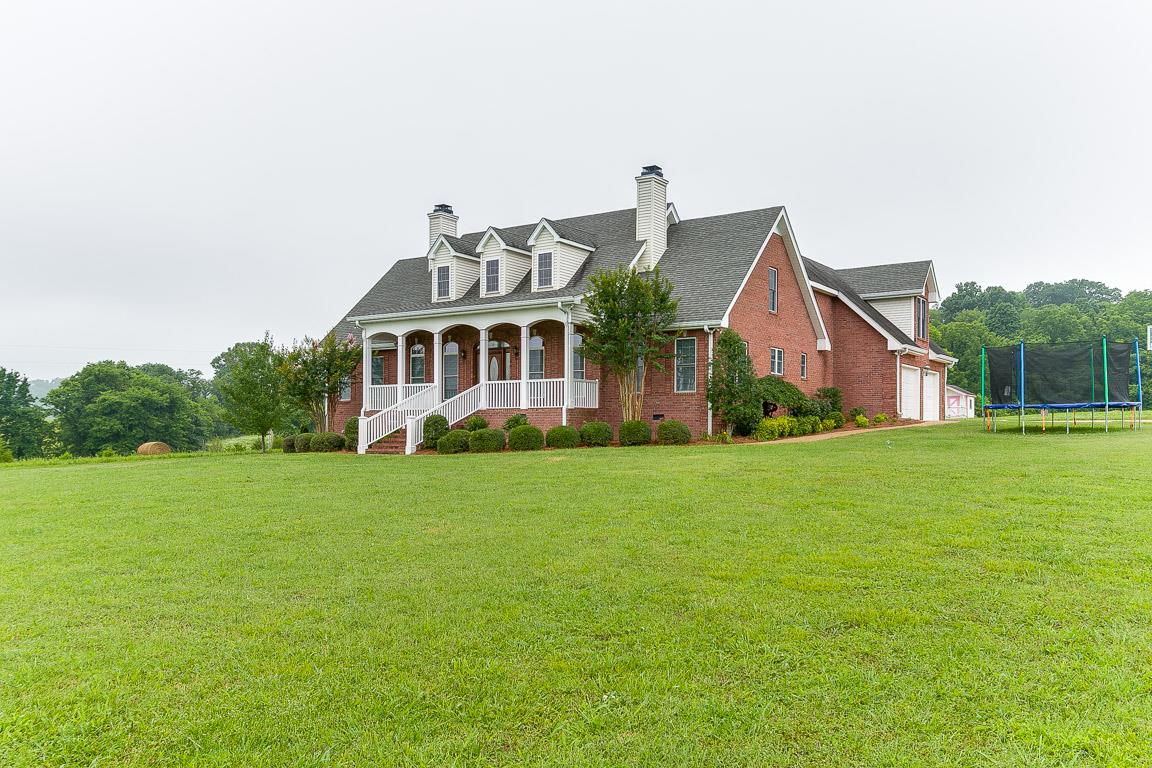 1232 Sugar Flat Road Lebanon, TN 37087 - Photo 2 of 30 a front view of a house with a garden