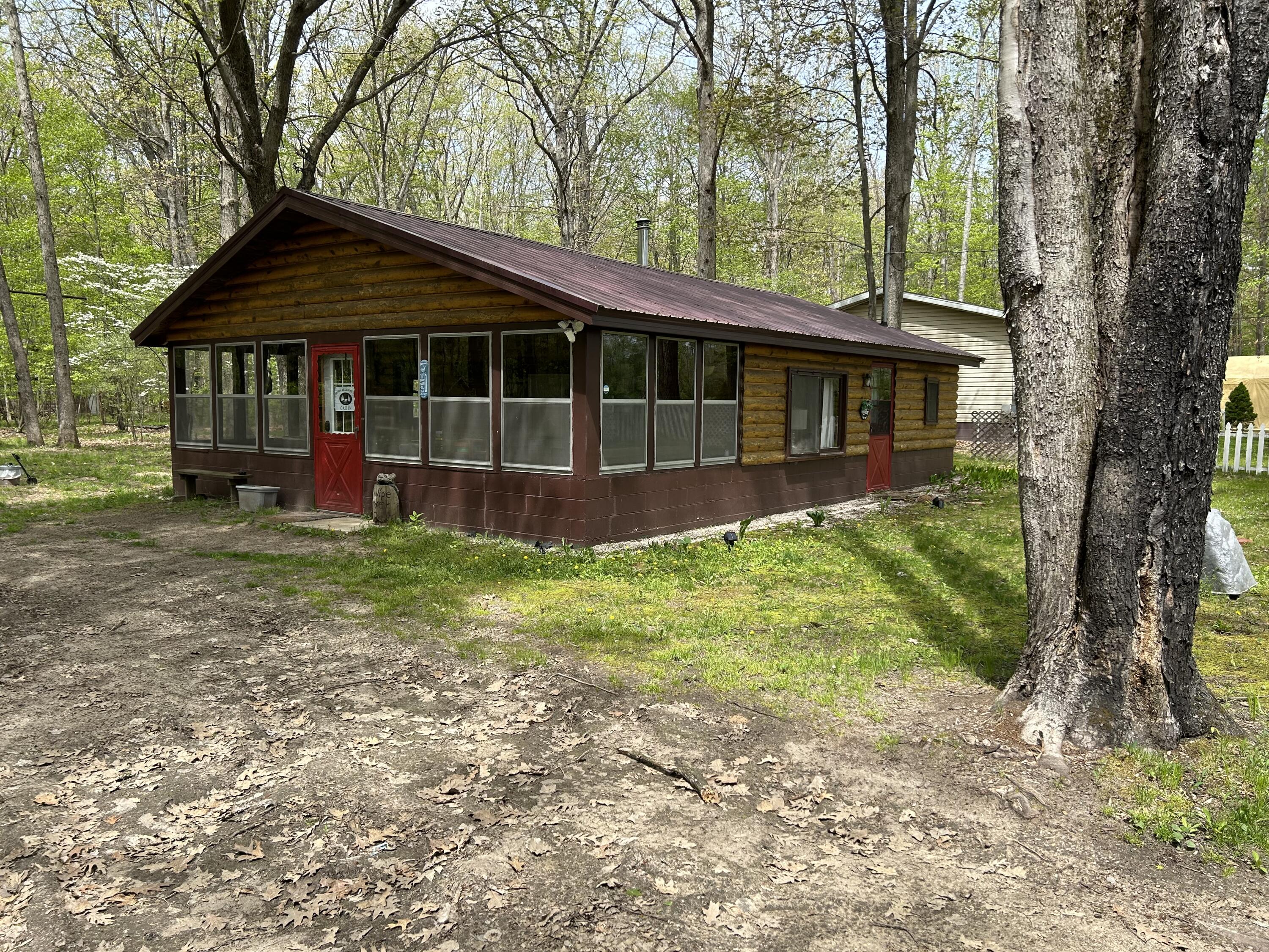 579 North Taylor Road Branch, MI 49402 - Photo 3 of 26 IMG_5888