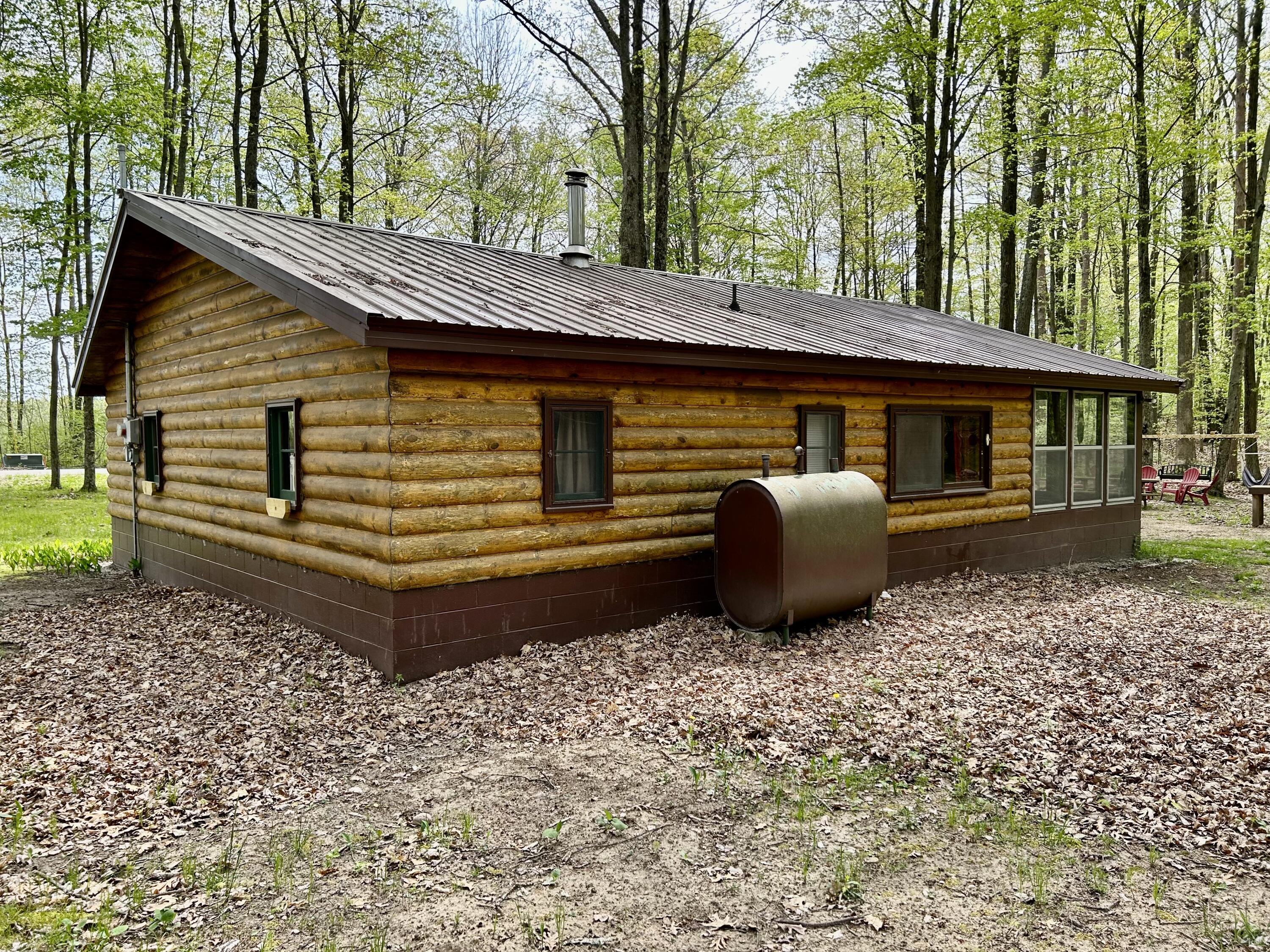 579 North Taylor Road Branch, MI 49402 - Photo 4 of 26 IMG_5852