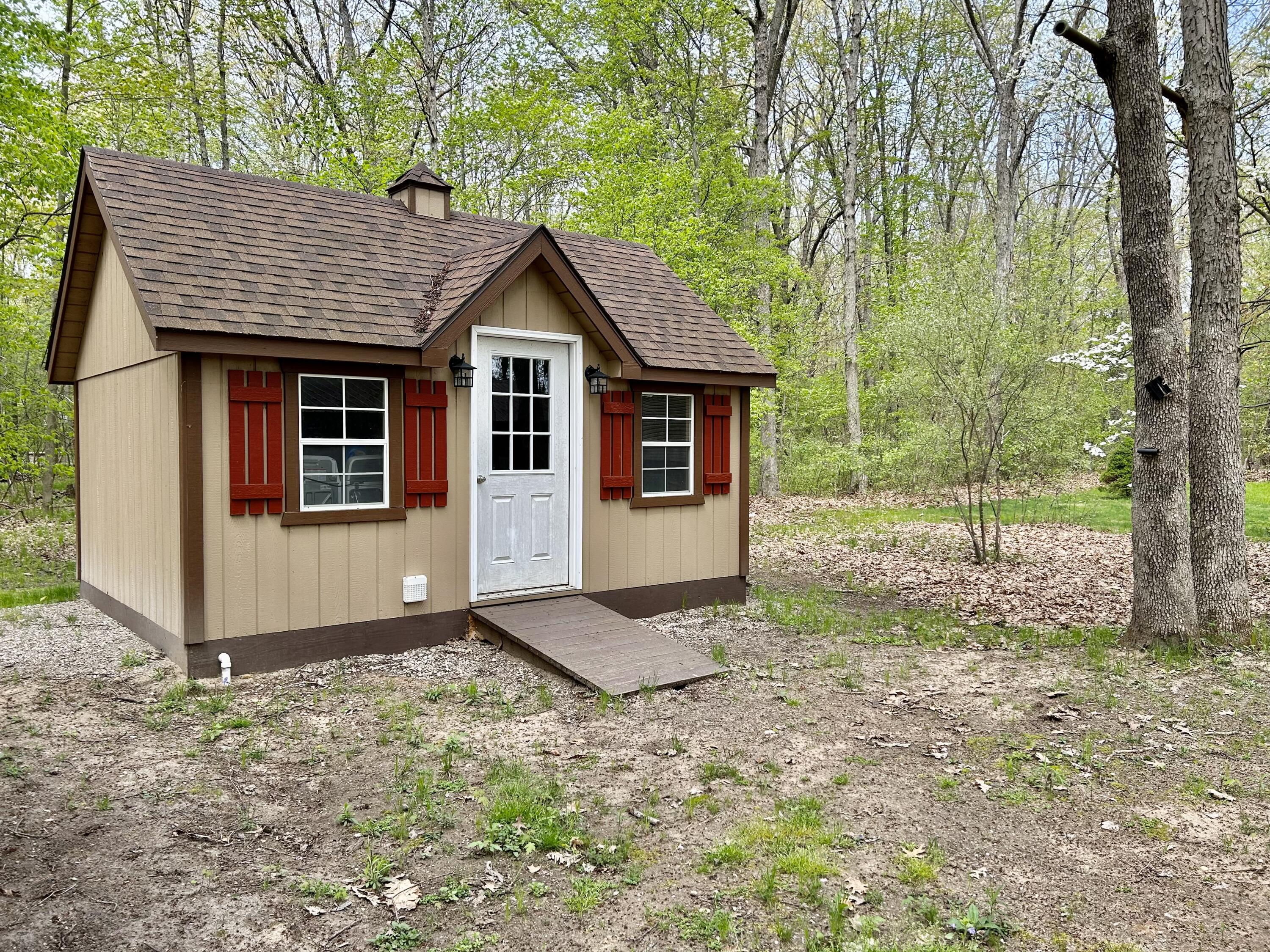 579 North Taylor Road Branch, MI 49402 - Photo 5 of 26 IMG_5844