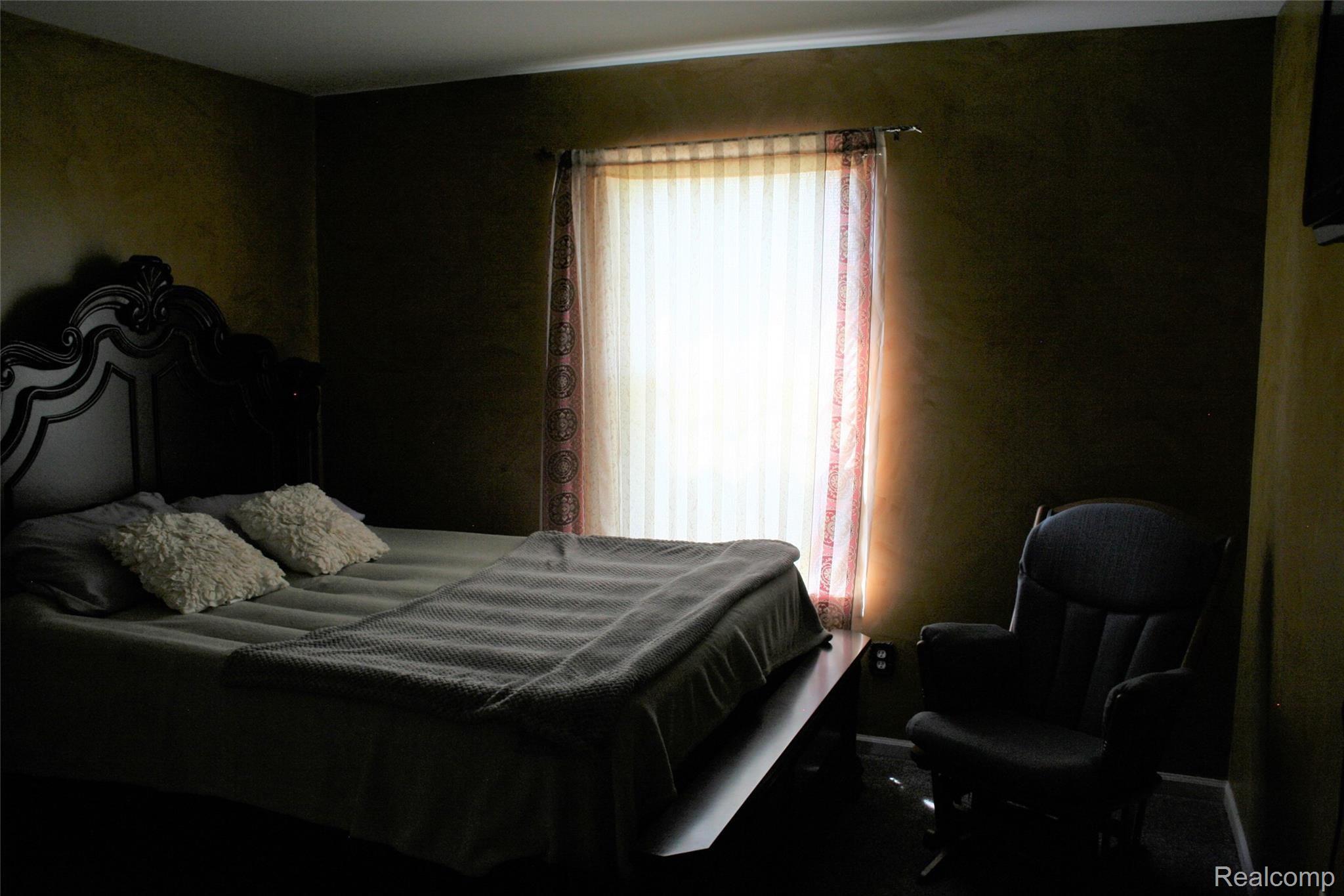 9398 Maple Ridge Drive Newport, MI 48166 - Photo 18 of 35 1st Bedroom.JPG