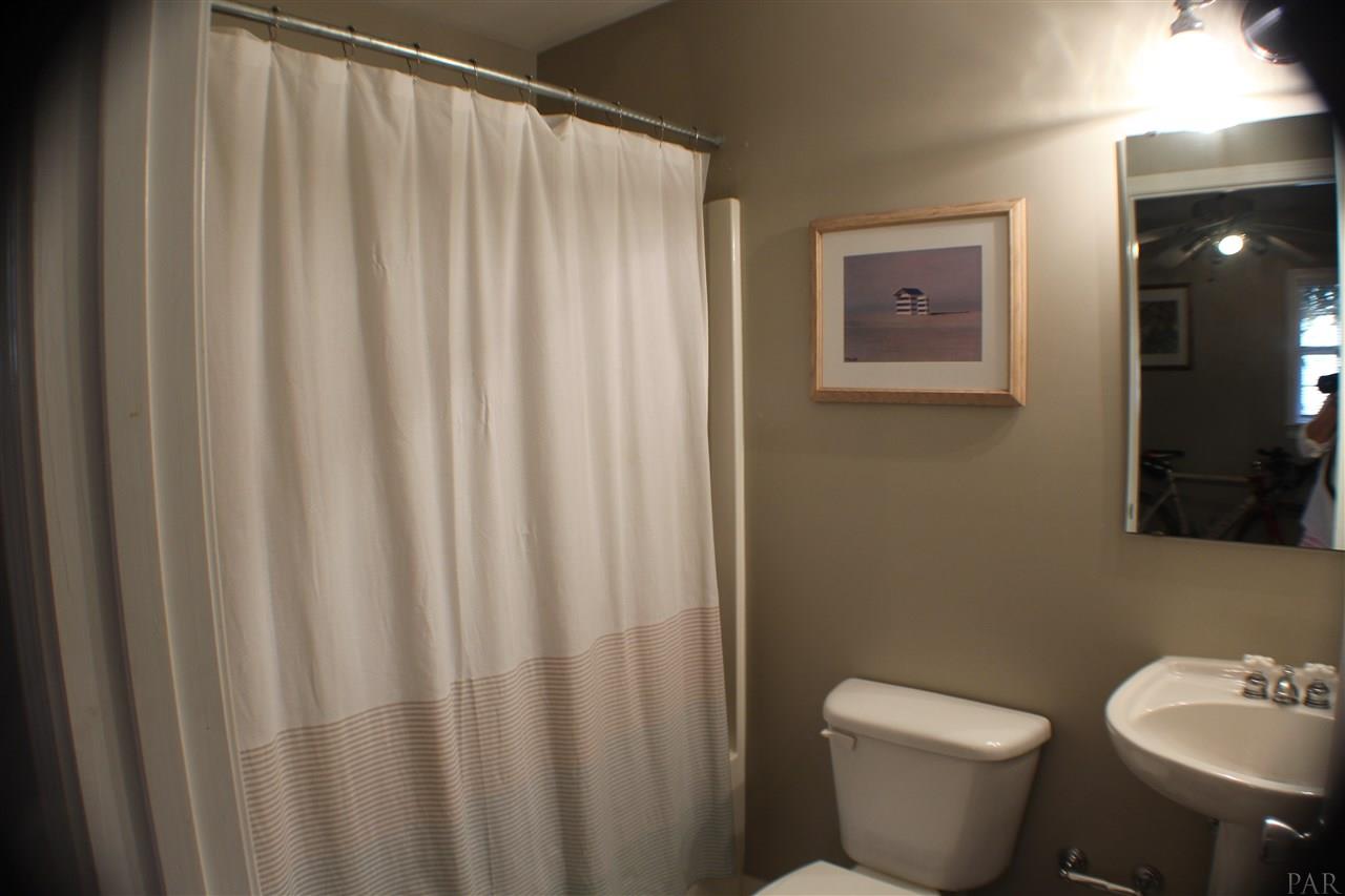110 Country Club Road Pensacola, FL 32507 - Photo 19 of 25 Carriage house bathroom