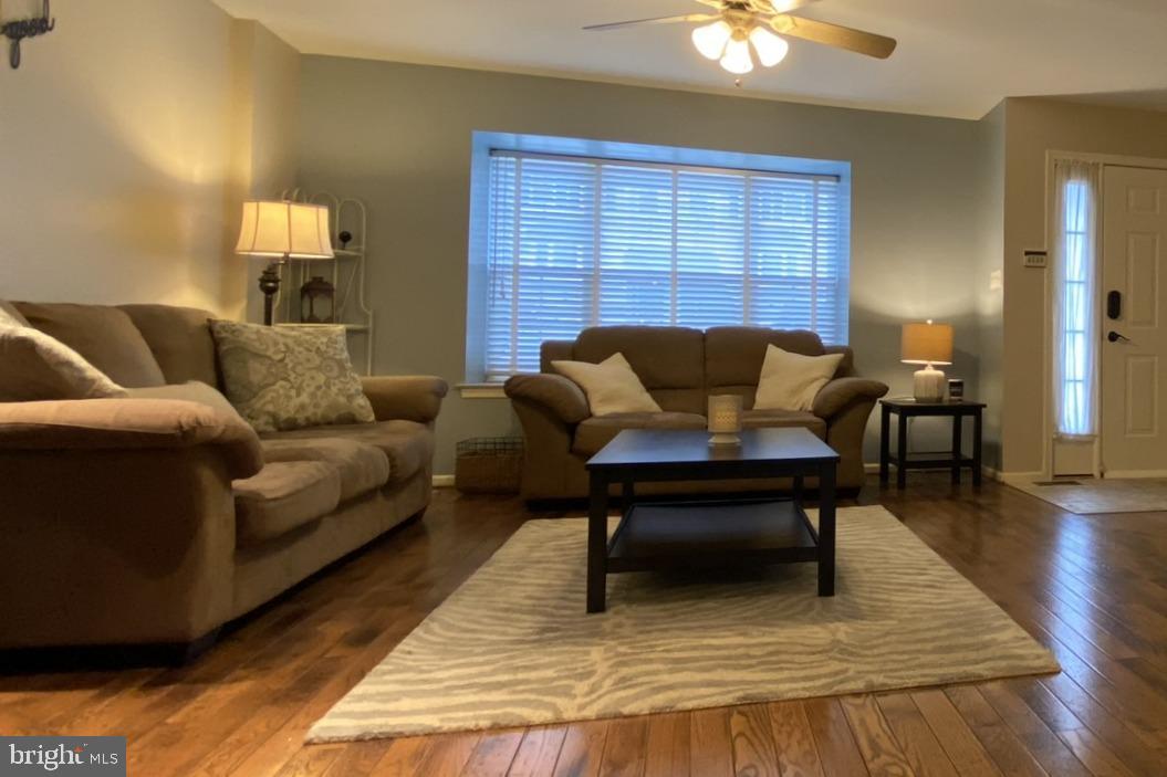 244 Springvalley Way Aston, PA 19014 - Photo 4 of 41 Gallery Image 4