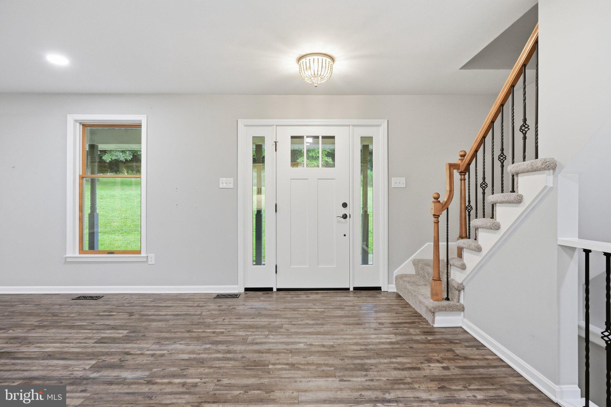 11441 Pleasant Valley Road Smithsburg, MD 21783 - Photo 3 of 58 Foyer