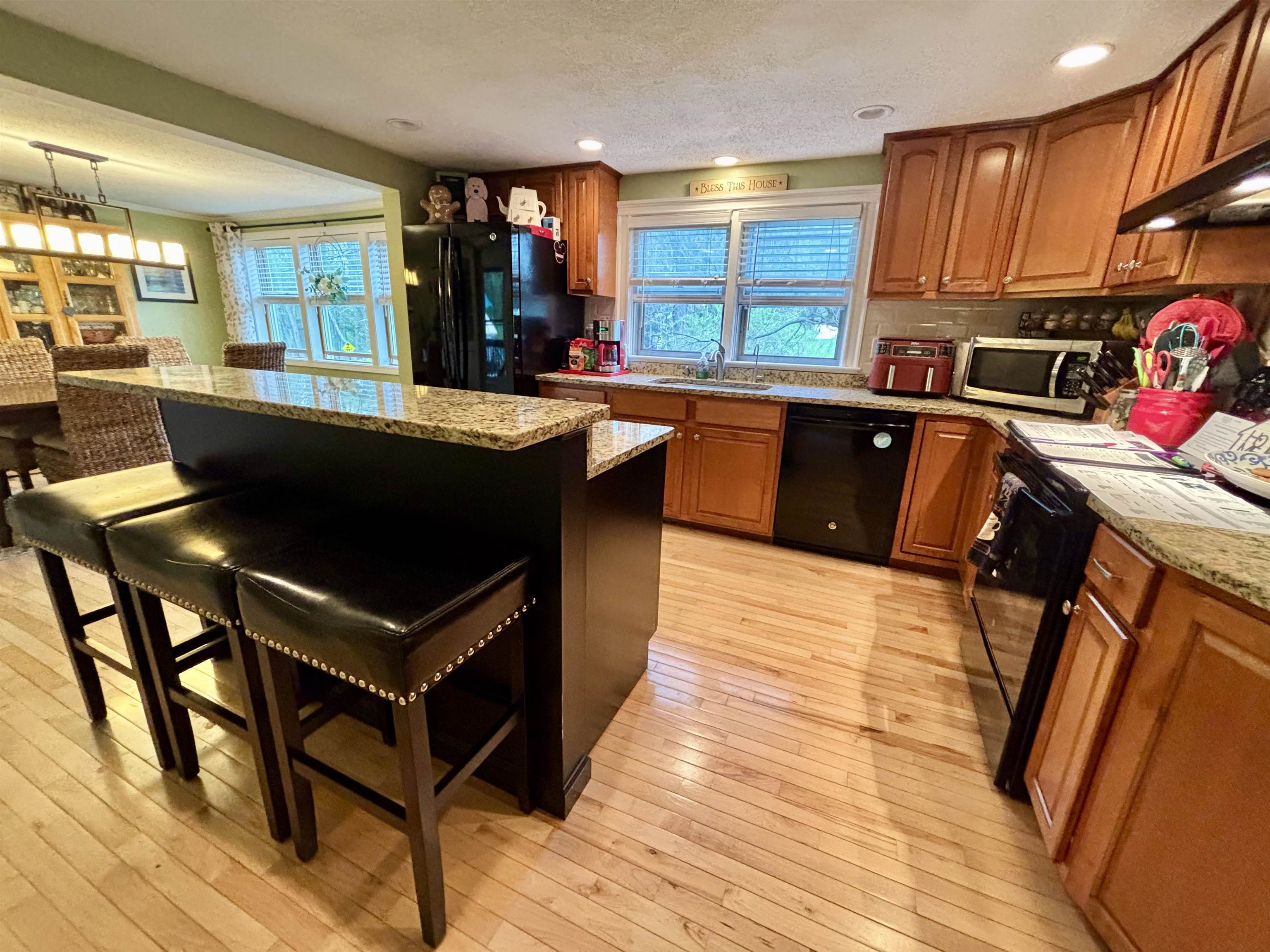 23 Jericho Road Pelham, NH 03076 - Photo 3 of 25 Gallery Image 3