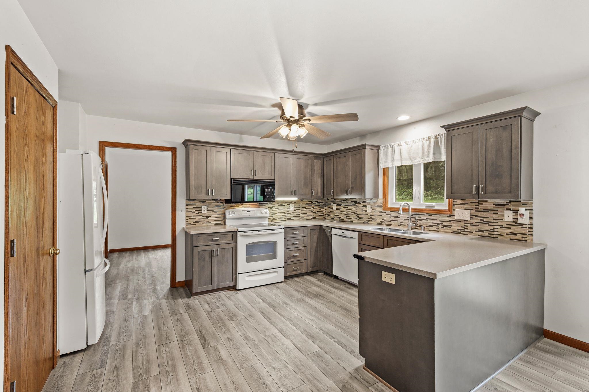 3702 Spring Hill Court Middleton, WI 53562 - Photo 10 of 51