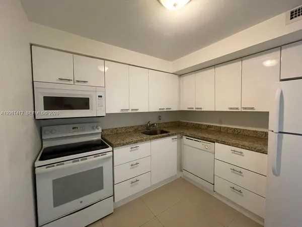 $2,400 | 2049 South Ocean Drive, Unit 1504, Hallandale Beach, FL 33009