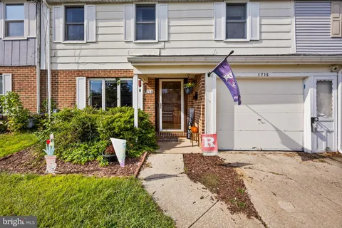 a view of entrance of the house