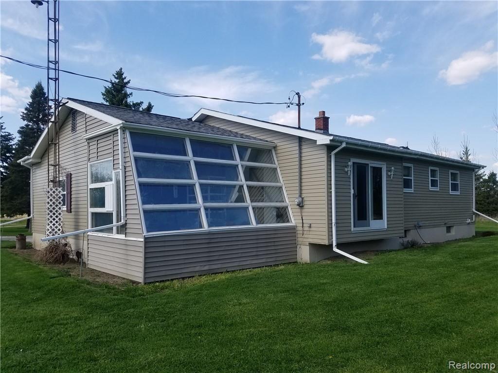 8218 Shipman Road Corunna, MI 48817 - Photo 3 of 26 back green house.jpg