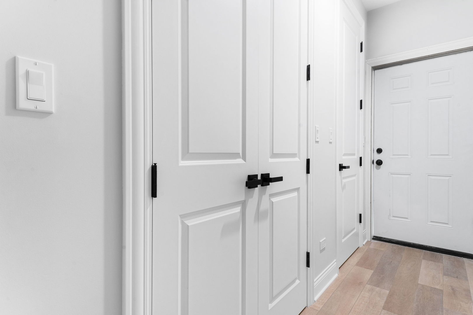 4027 South Vincennes Avenue, Unit 2 Chicago, IL 60653 - Photo 14 of 19 a view of a room with white walls