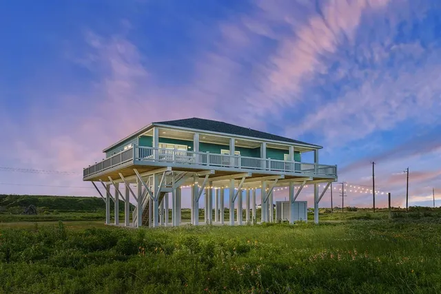 $699,000 | 512 Caplen Shores Drive, Port Bolivar, TX 77650