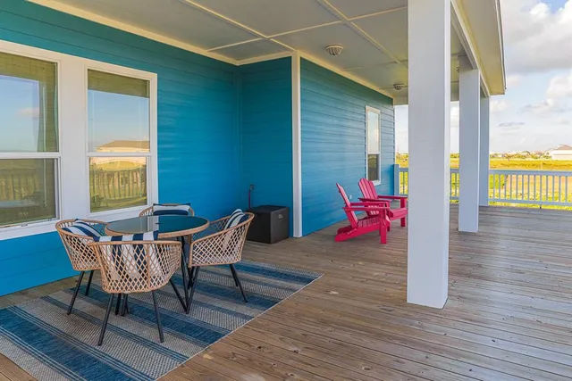 $699,000 | 512 Caplen Shores Drive, Port Bolivar, TX 77650