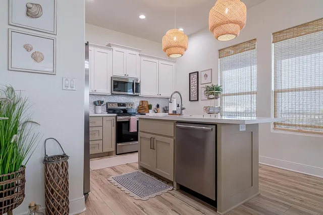 $699,000 | 512 Caplen Shores Drive, Port Bolivar, TX 77650