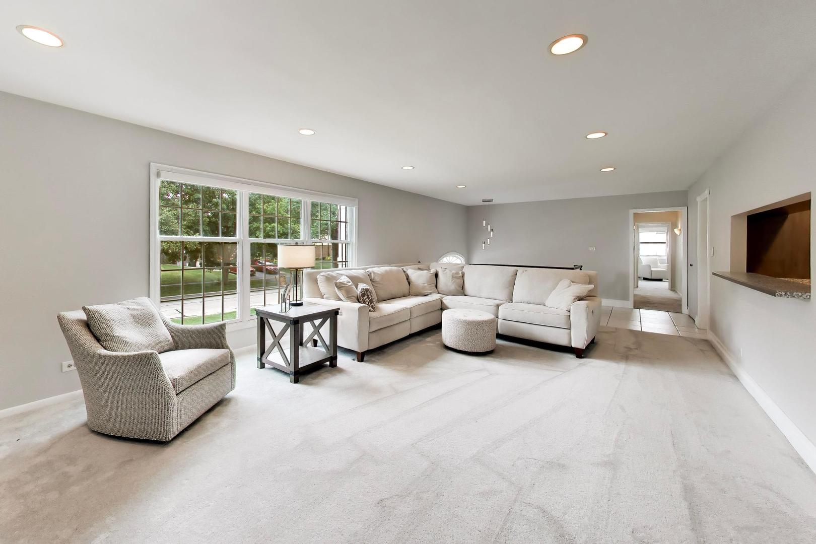 955 West Gilbert Road Palatine, IL 60067 - Photo 2 of 29 Gallery Image 2