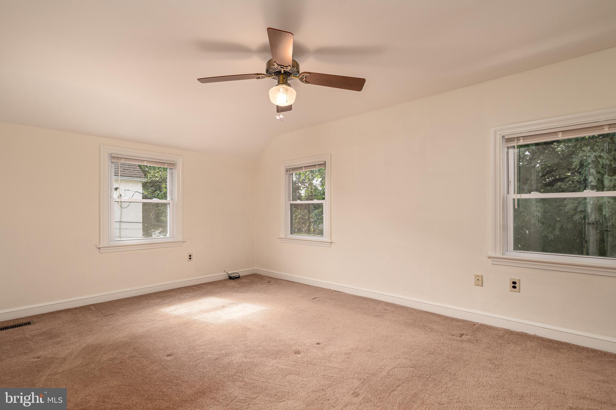608 Rutledge Avenue Folsom, PA 19033 - Photo 14 of 28 Carpeted main bedroom