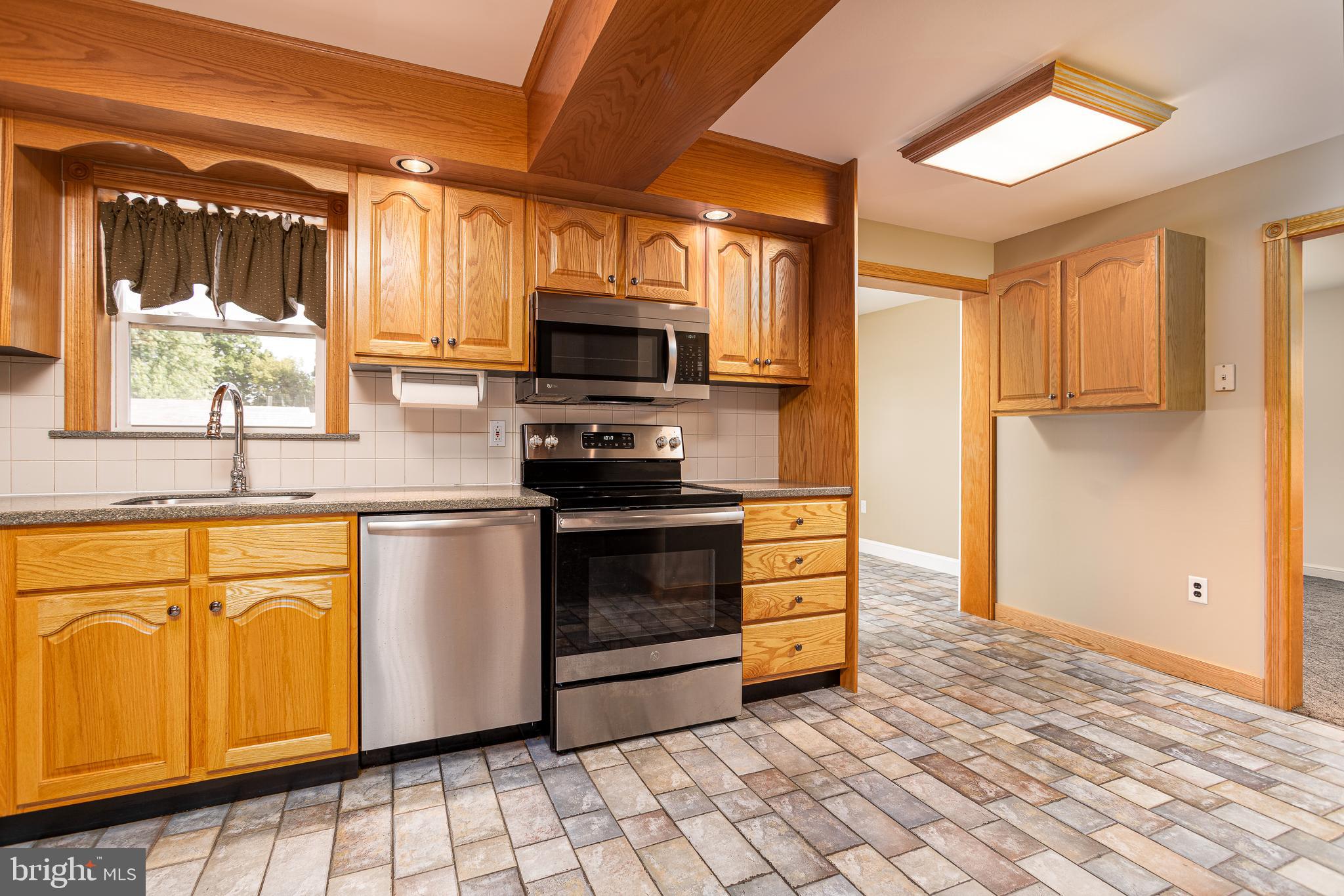 608 Rutledge Avenue Folsom, PA 19033 - Photo 5 of 28 Updated Corian countertops