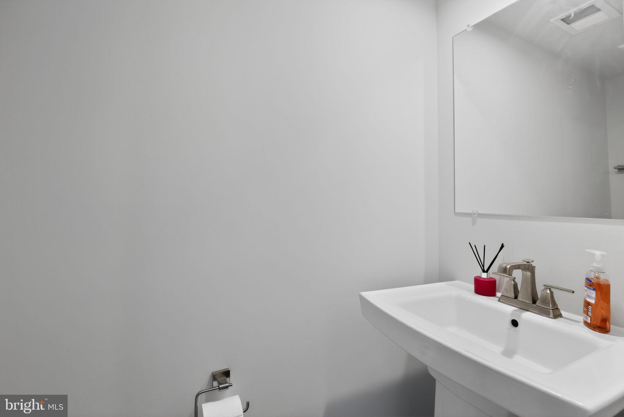 1575 Lowman Street Baltimore, MD 21230 - Photo 6 of 35