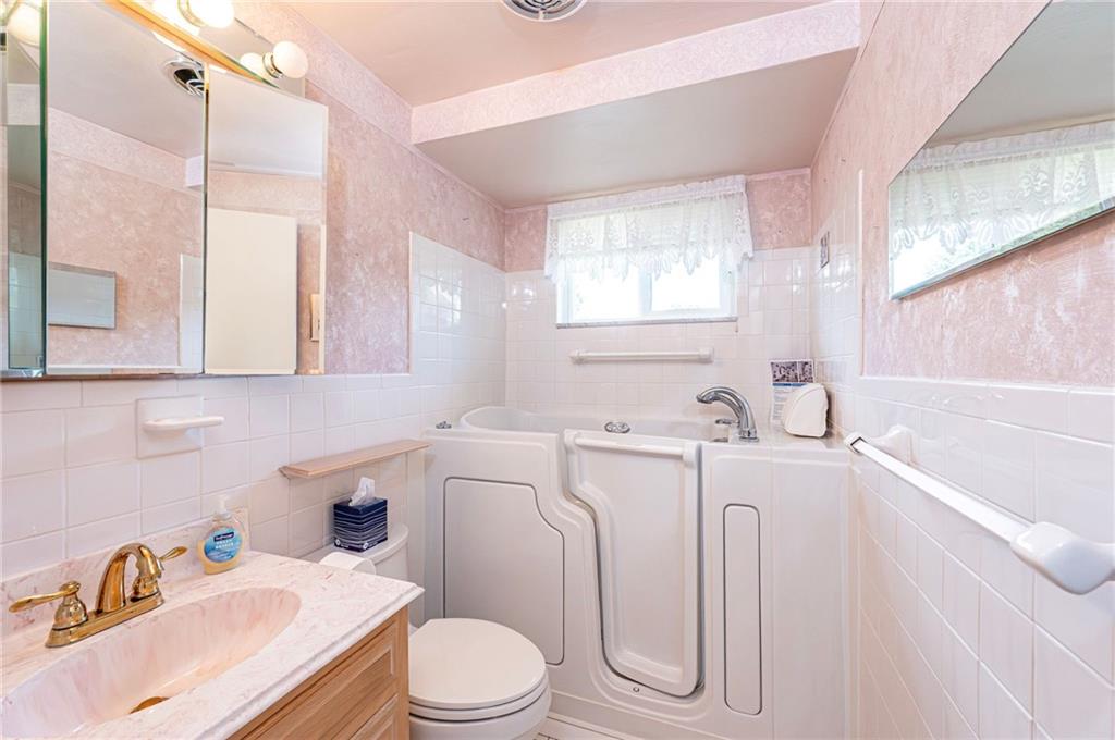 1515 George Street Latrobe, PA 15650 - Photo 32 of 50 MAIN BATH WITH WALK IN TUB