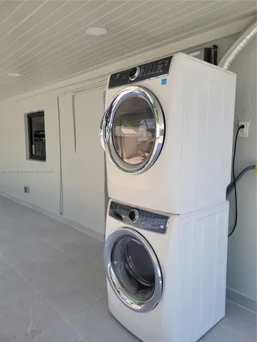 a view of a livingroom with an empty space and a ceiling fan