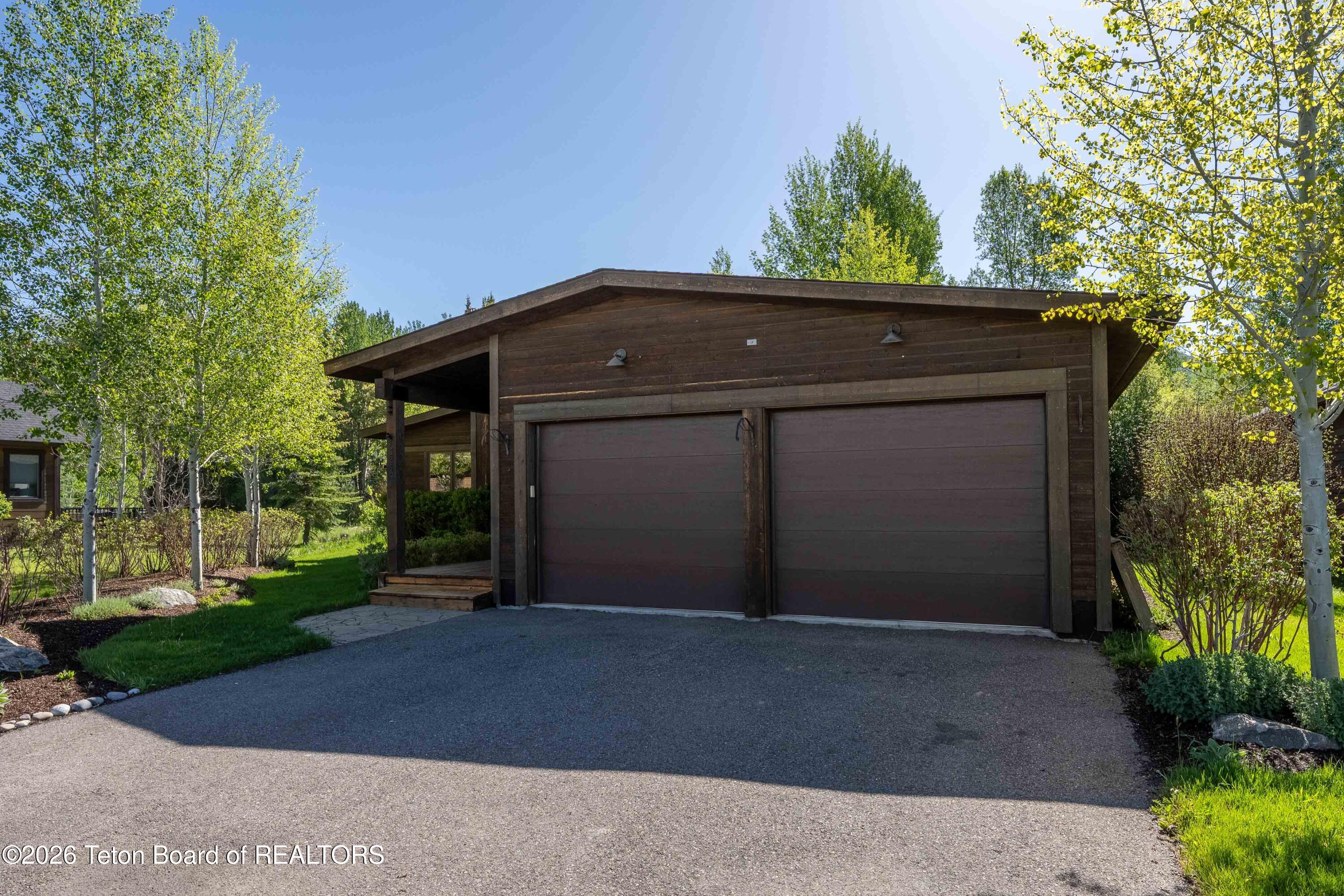 3230 West King Eider Road Jackson, WY 83001 - Photo 2 of 24 MLS_3230KingEider_JGPhoto-2