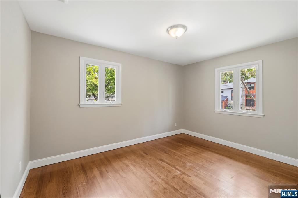 377 Chelsea Street Paramus, NJ 07652 - Photo 12 of 30 Gallery Image 12