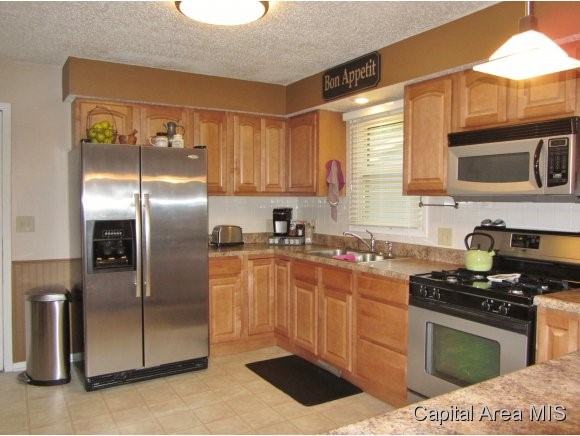 22 Arthur Drive Rochester, IL 62563 - Photo 3 of 13