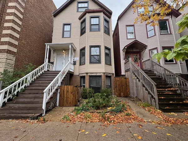 $2,800 | 1140 West Roscoe Street, Unit G, Chicago, IL 60657