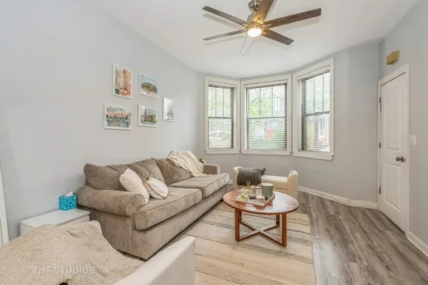 $2,800 | 1140 West Roscoe Street, Unit G, Chicago, IL 60657