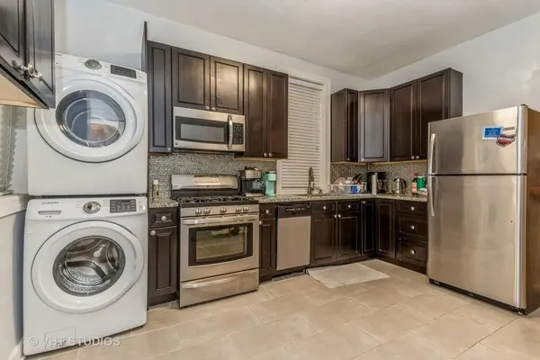 $2,800 | 1140 West Roscoe Street, Unit G, Chicago, IL 60657