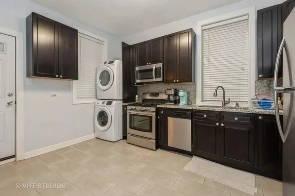 $2,800 | 1140 West Roscoe Street, Unit G, Chicago, IL 60657