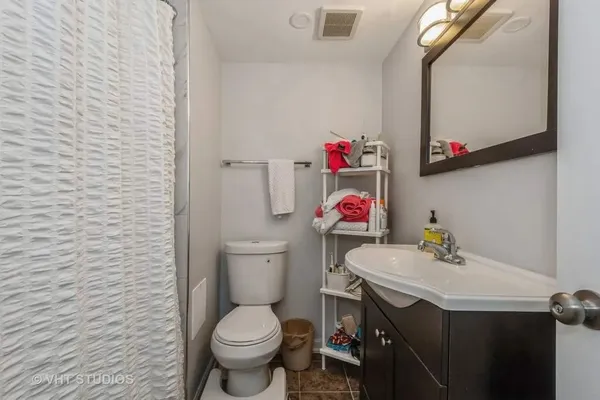 $2,800 | 1140 West Roscoe Street, Unit G, Chicago, IL 60657