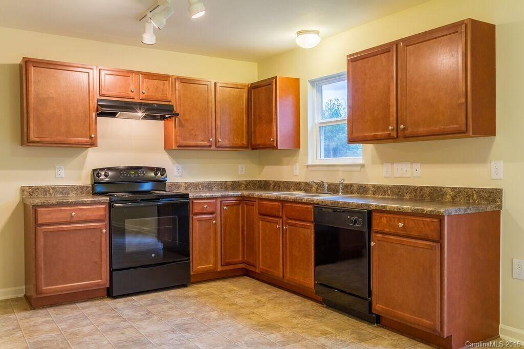 2412 Hart Road, Unit 8 Charlotte, NC 28214 - Photo 4 of 13 Gallery Image 4