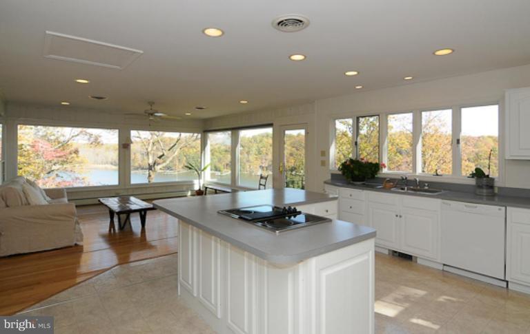 3419 Merrimac Road Davidsonville, MD 21035 - Photo 3 of 30 Kitchen/Family Room