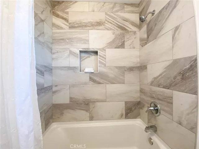 an empty room with closet and a ceiling fan