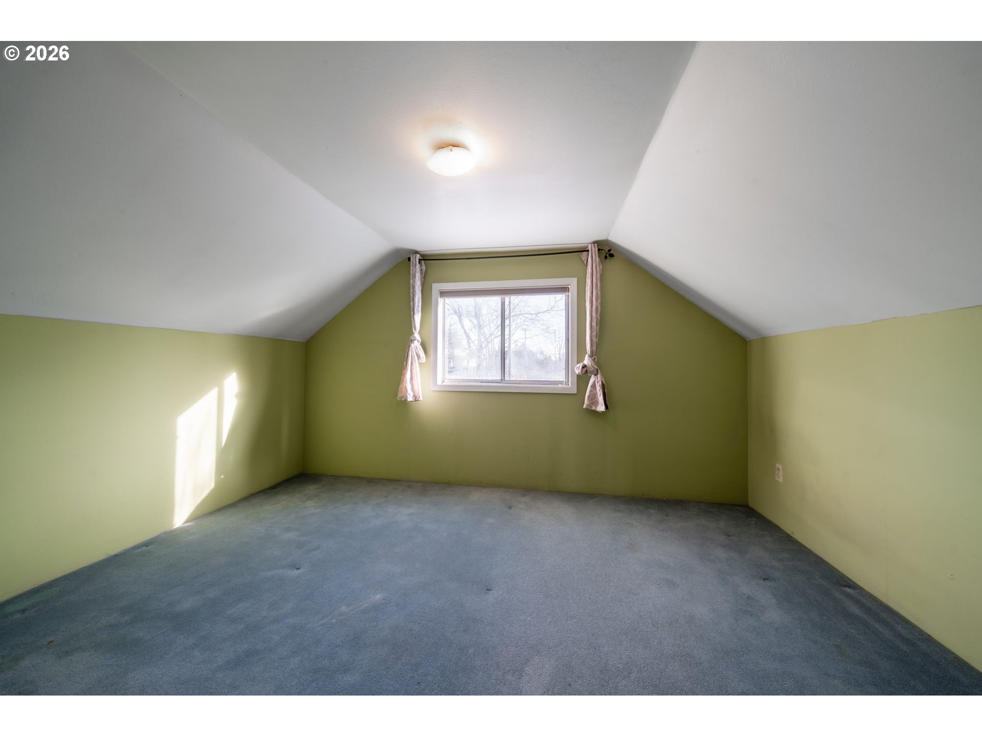 360 Northeast 75th Avenue Portland, OR 97213 - Photo 23 of 36 a view of an empty room with a window