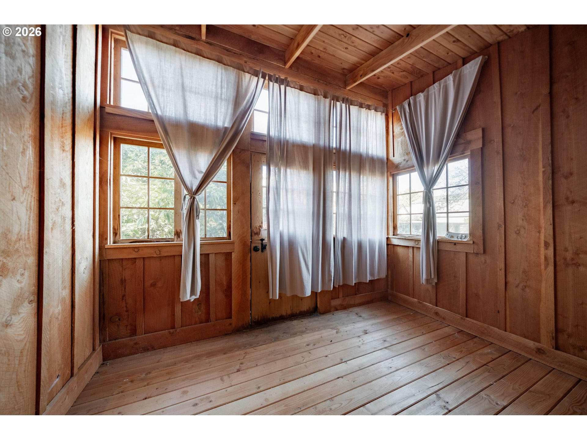 360 Northeast 75th Avenue Portland, OR 97213 - Photo 30 of 36 a view of entryway with wooden floor