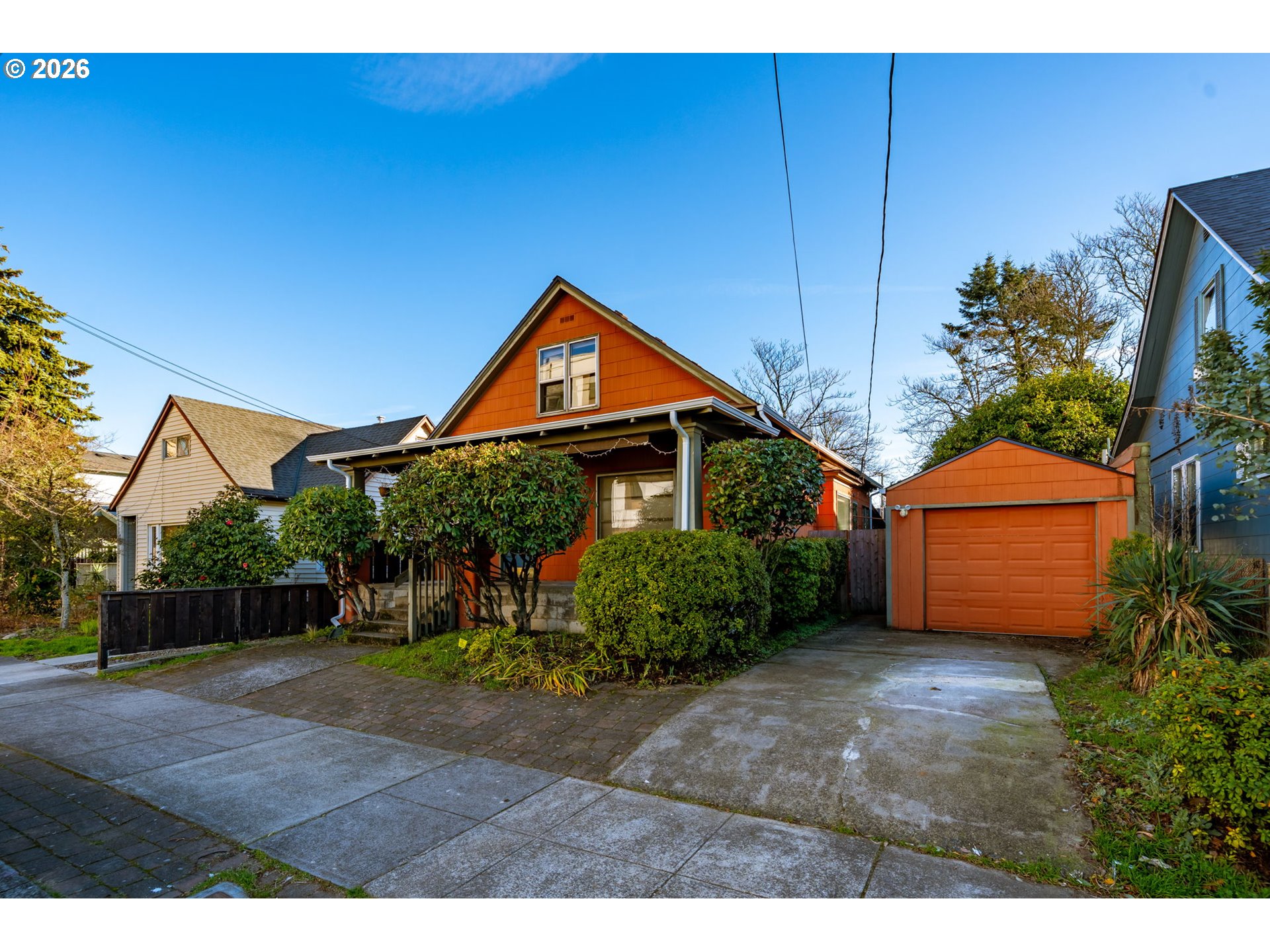 360 Northeast 75th Avenue Portland, OR 97213 - Photo 3 of 36 a front view of a house with garden