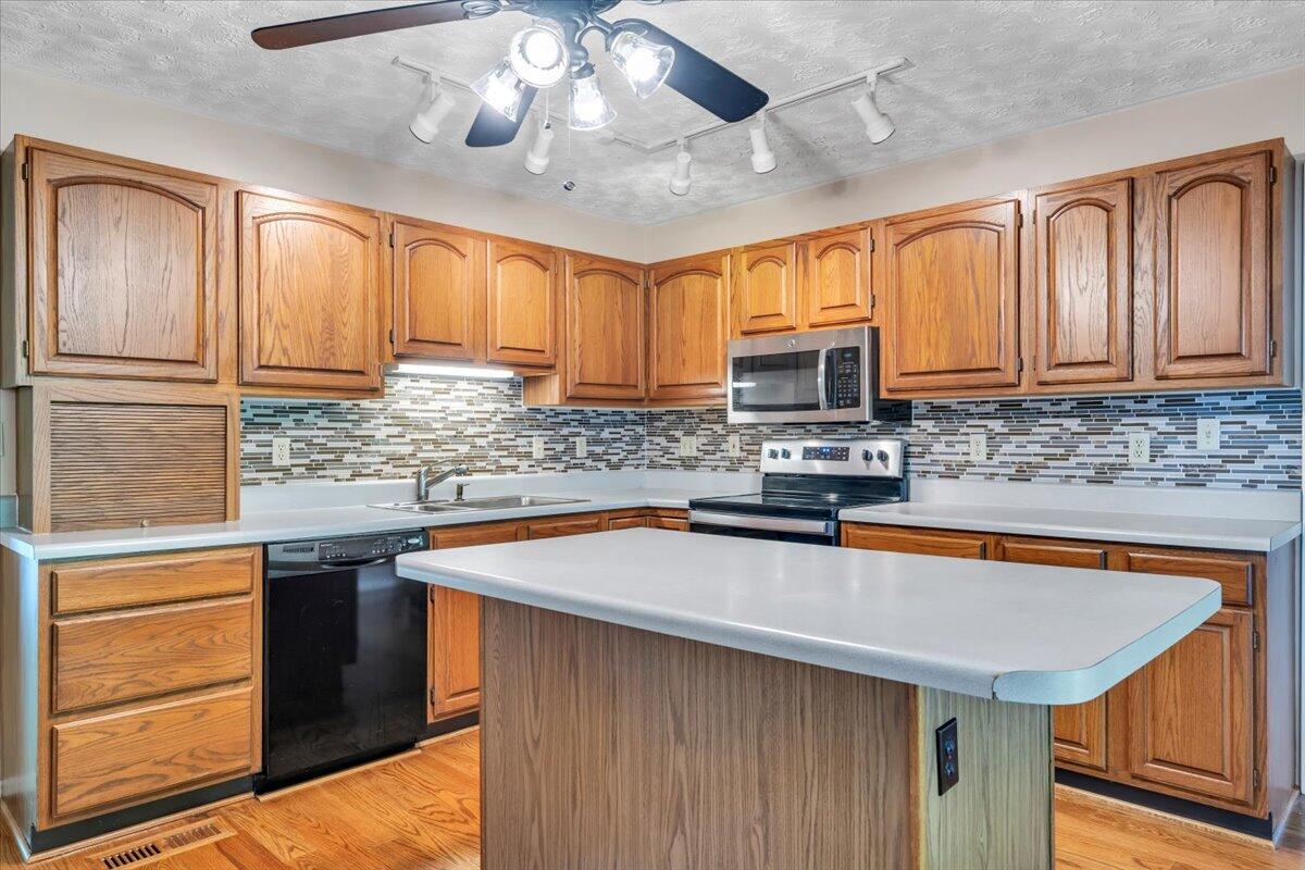 5145 Bradshaw Road Salem, VA 24153 - Photo 24 of 93 18-MIB01890