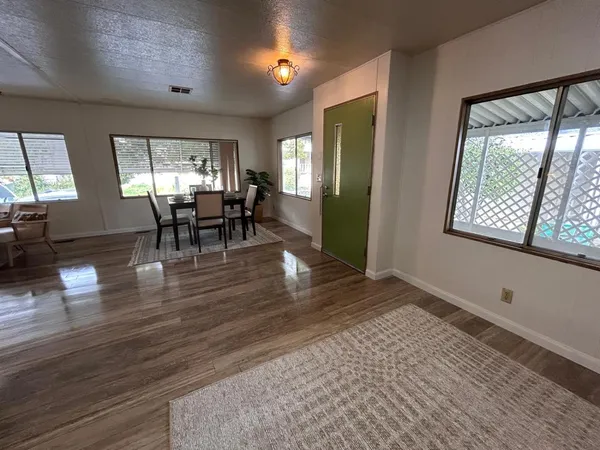 $94,900 | 21 Olga Way, Roseville, CA 95661
