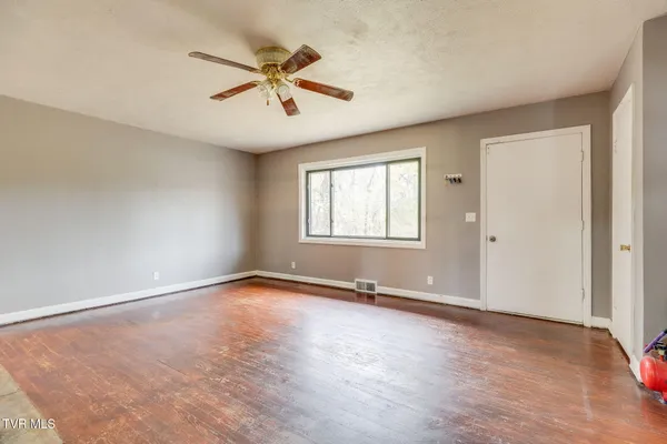 $149,985 | 911 Cumberland Street, Marion, VA 24354