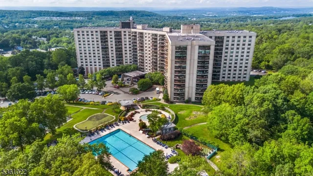 $775,000 | 2 Claridge Drive, Unit NE, Verona, NJ 07044