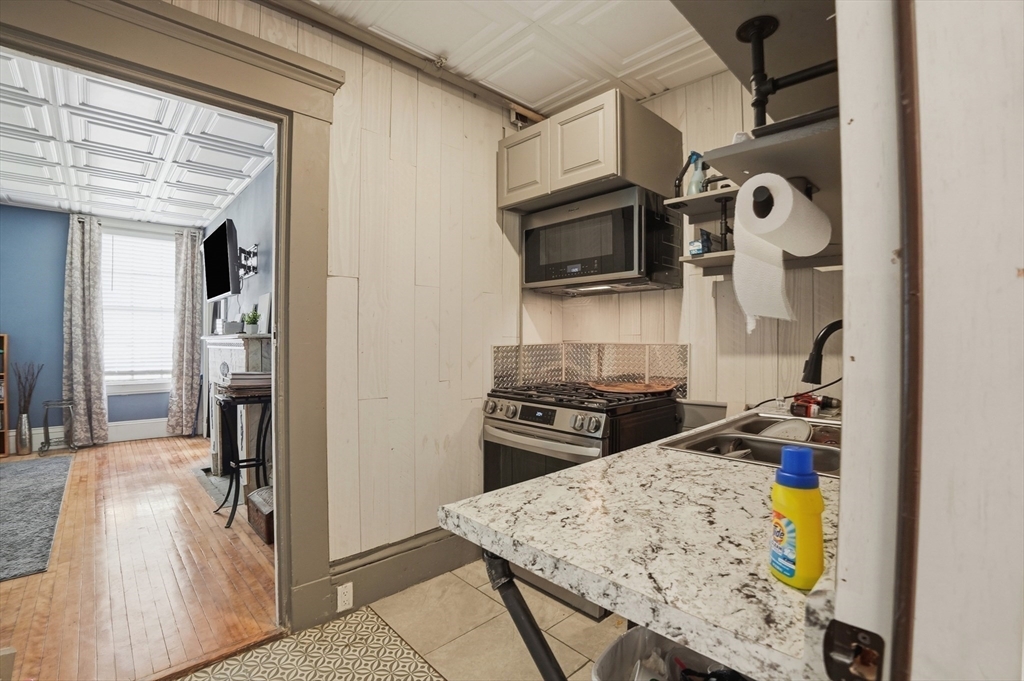 556 High Street Fall River, MA 02720 - Photo 18 of 36