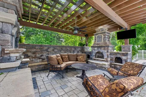 $636,000 | 948 Emerald Oaks Court, Eureka, MO 63025