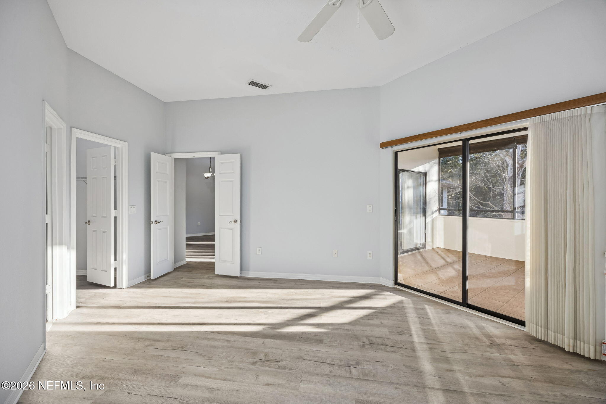 10150 Belle Rive Boulevard, Unit 1806 Jacksonville, FL 32256 - Photo 21 of 51 Primary Bedroom